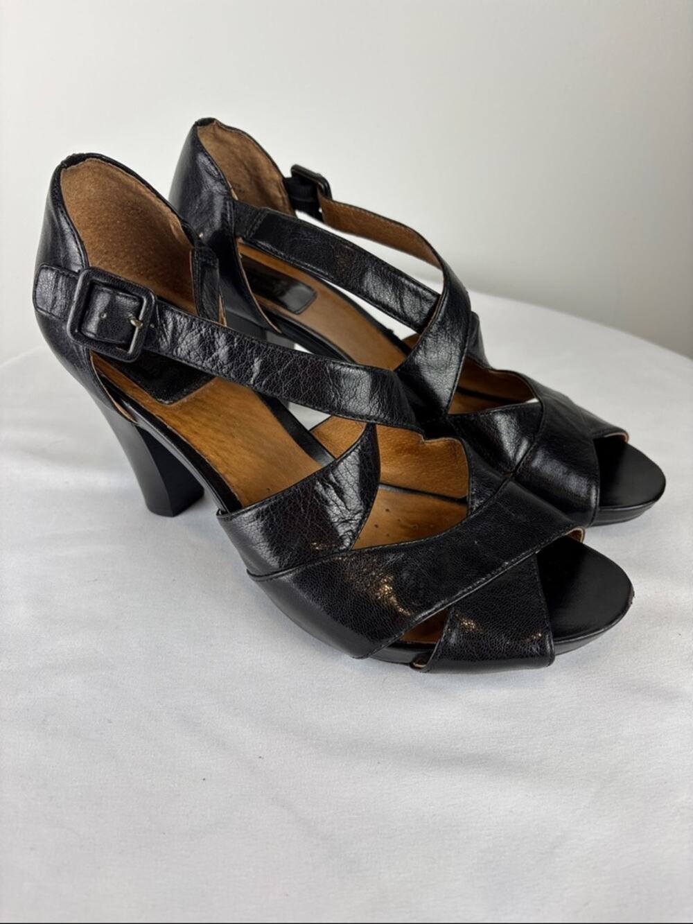 Clarks Black Leather Strappy Heels Size 9.5M Open Toe Comfort Classic